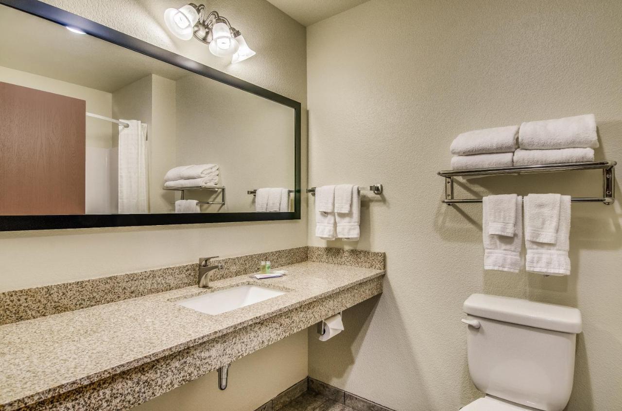 Cobblestone Inn & Suites - Bridgeport Екстериор снимка